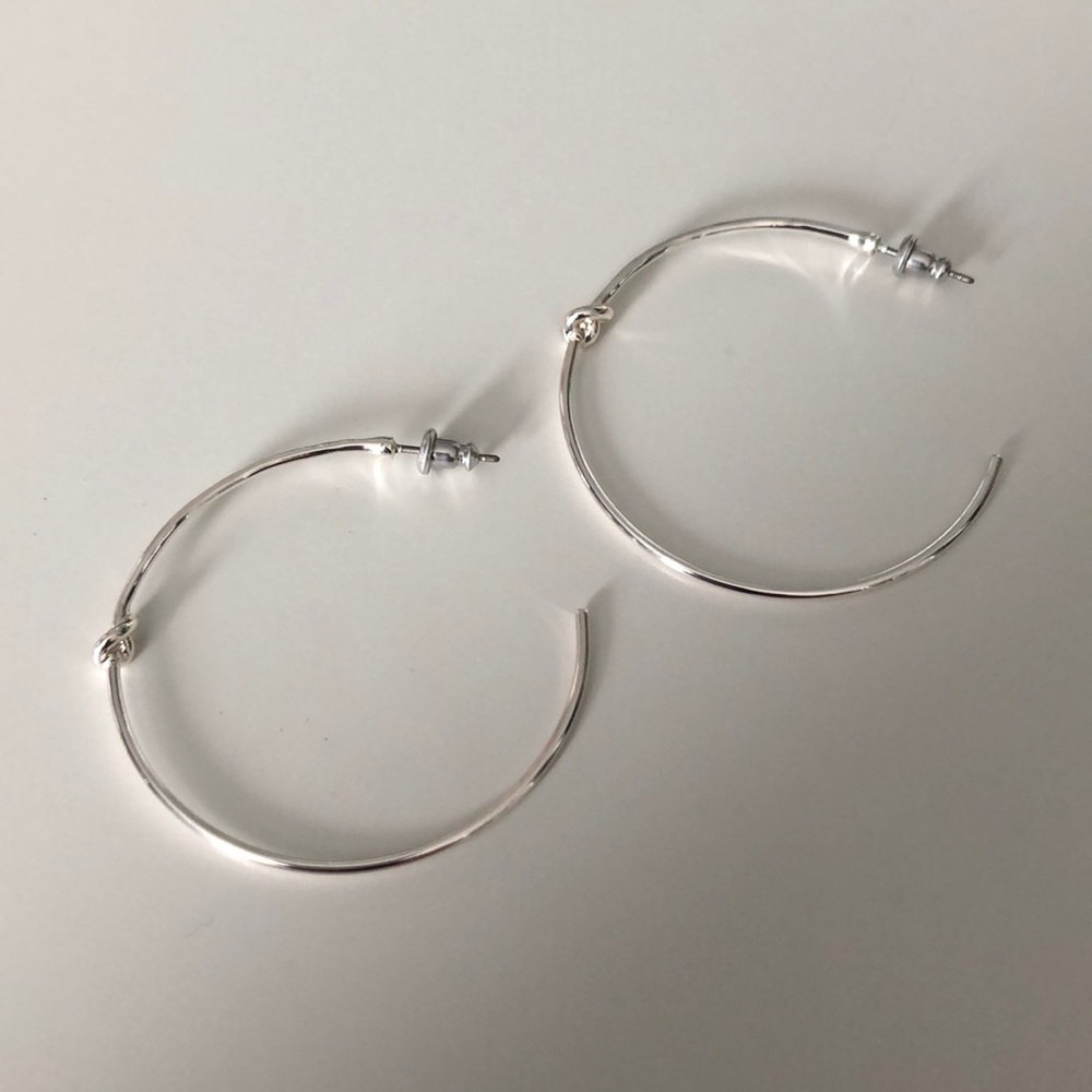 Knot Hoops